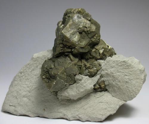 Pyrite
TXI Cement Quarry, Ellis Co., Texas, USA
13 x 8 x 8 cm
Cluster of cuboctahedral crystals of pyrite on limestone. (Author: Antonio Alcaide)