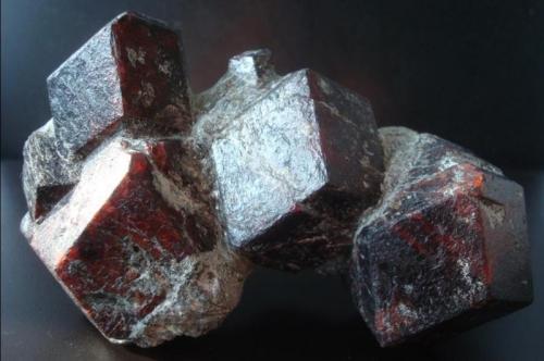 Garnet
Zillertal, Tyrol, Austria
12,2 x 7,5 x 4,7 cm cris ~5,0cm (Author: Jacquou HO)