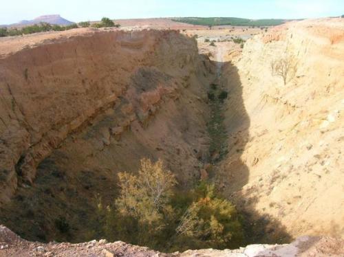 Gran trinchera que termina en la boca de un Plano. Actualmente está cegado (Autor: Gonzalo Garcia)