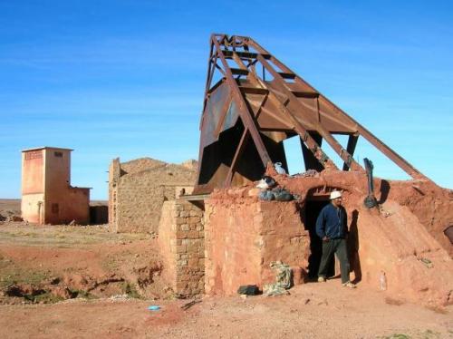 Restos de la estructura del Plano Inclinado. Actualmente se puede bajar a pie por una rampa lateral. Hay que hablar con los mineros que trabajan allí (Autor: Gonzalo Garcia)