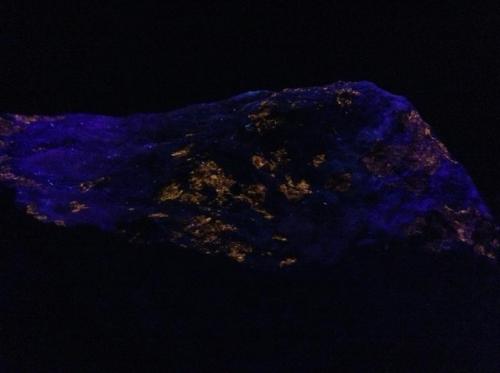 Sphalerite
Nellie James Mine, Miller Canyon, Huachuca Mountains, Arizona, USA
10cm x 8 cm x 6 cm (Author: Mark Ost)