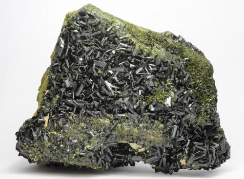 Epidote
Khowrin Mount, Kohandan (East of Tafresh), central Iran
19.5 x 15.4 x 11.5 cm (Author: vhairap)