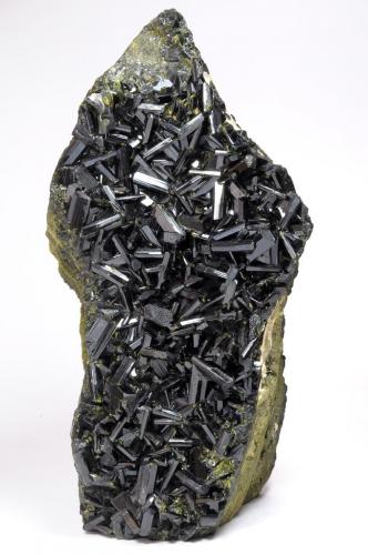 Epidote
Khowrin Mount, Kohandan (East of Tafresh), central Iran
Largest crystal: 1.2 cm. Height: 13.8 cm (Author: vhairap)
