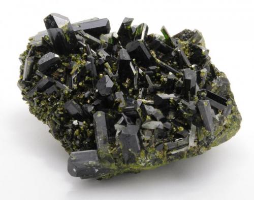 Epidote, Quartz
Khowrin Mount, Kohandan (East of Tafresh), central Iran
Largest upright crystal with an edge length of 1.2 cm. Size: 5 x 5 x 2.5 cm. (Author: vhairap)