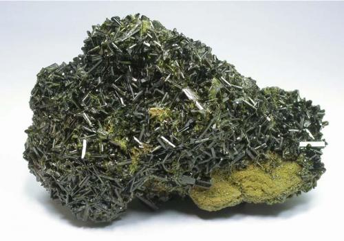 Epidote
Khowrin Mount, Kohandan (East of Tafresh), central Iran
10 x 7 x 6 cm. Length of shiny crystal edge on the right side is 1 cm. (Author: vhairap)