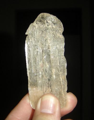 Topacio
Vale do Jequitinhonha, Minas Gerais, Brasil
8,6 x 3 x 1,6 cm (Autor: Anisio Claudio)