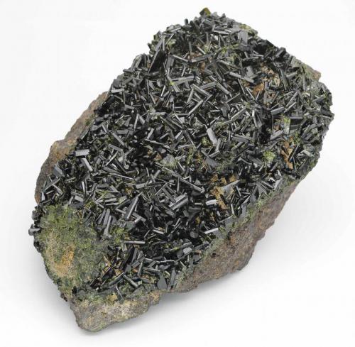 Epidote
Khowrin Mount, Kohandan (East of Tafresh), central Iran
13.6 x 8.2 x 5.6 cm (Author: vhairap)