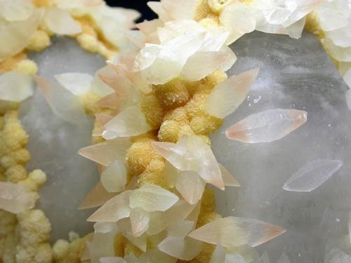 Calcite, Quartz, and Dolomite
Qale-Zari Mine, South Khorasan Province, eastern Iran
Magnified view - 12.7 x 8 x 10.7 cmcm (Author: vhairap)