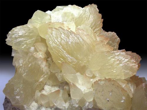 Calcite
Qale-Zari Mine, South Khorasan Province, eastern Iran
Field of view: 12.5 cm (Author: vhairap)