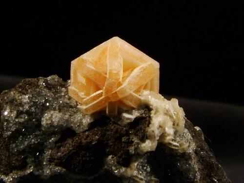 Gmelinite
Little Deer Park, Glenarm, County Antrim, Northern Ireland, UK
!0mm crystal
Nice gmelinite ’rose’ with analcime, on basalt matrix. The crystal is complete and undamaged. (Author: Mike Wood)