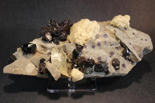 Calcite, Barite, Fluorite, Sphalerite
Elmwood Mine, Smith County,  Tennessee, USA
20 x 8.5 cm (Author: Don Lum)