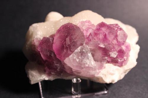 Fluorite
Shangbao, Leiyang County, Hengyang Prefecture, Hunan Province, China
13 x 9 cm (Author: Don Lum)