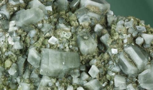 Harmotome
Korsnäs, Vaasa, Länsi-Suomen (läani), Finland.
0,9x0,6x0,5cm (main crystal) (Author: Carles Curto)