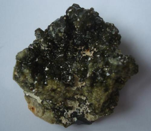 Andradite
Tubussis, Erongo, Namibia
2.8 X 4.5 X 3.3 cm (Author: Jacquou HO)