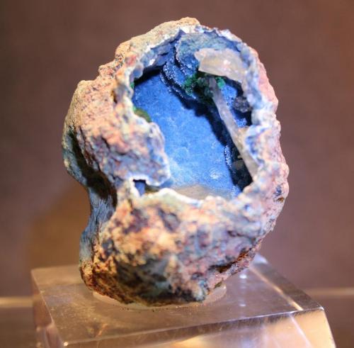 Shattuckite, Barite, Malachite
Kaokoveld Mine, Kaokoveld, Kunene, Namibia
5 x 4 cm (Author: Don Lum)