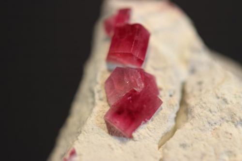 Beryl (var red Beryl)
Red Emerald Claim, Wah Wah Mountains, Beaver County, Utah, USA
5 x 3.2 cm (Author: Don Lum)