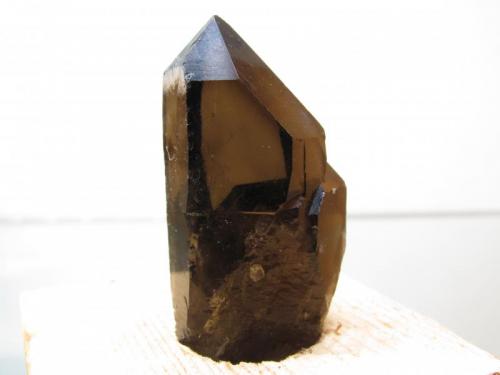 Smoky Quartz
Isle of Arran, Scotland, UK
40mm x 17mm x 13mm
Same specimen from the other side, with a bit more lighting. (Author: Mike Wood)