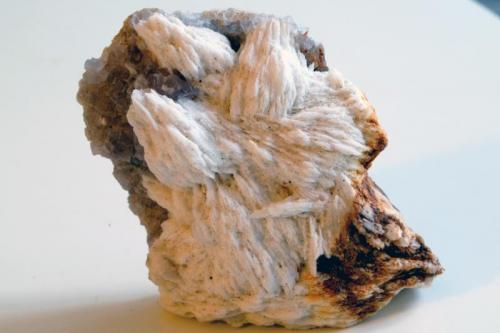 Baritina y Fluorita.
Zona minera de Berbes, Ribadesella, Asturias, España.
Medidas pieza: 6,9  x 5,5 x 2,6 cm. (Autor: Sergio Pequeño)