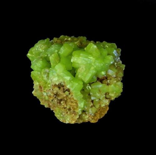 Pyromorphite
San Andrés Mine - Espiel- Córdoba - Andalusia - Spain
4,2x3,7cm.
Main crystals; 1,2 cm. (Author: DAni)