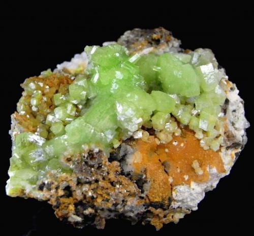 Pyromorphite
San Andrés Mine - Espiel- Córdoba - Andalusia - Spain
6,5x5,6cm.
Main crystals; 0,9x0,5 cm. (Author: DAni)