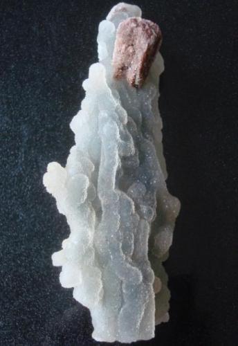 Heulandite on Chalcedony Stalactite
Jalgaon, Maharashtra, India
Chal 11 x 3 x 1,5, Heul 2,2 X 1,3 X 1,2 cm (Author: Jacquou HO)