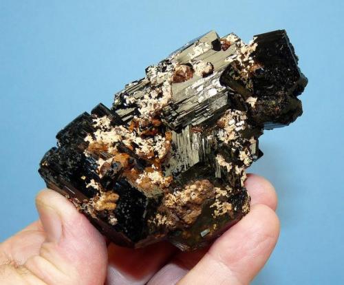 Schorl (variety - Foitite)
Erongo mountains; Namibia
84 x 56 x 50 mm
Same as above. (Author: Pierre Joubert)