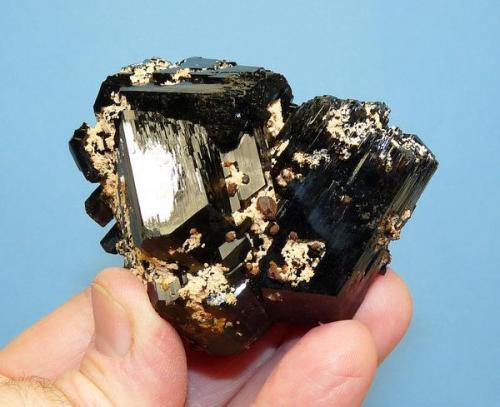 Schorl (variety - Foitite)
Erongo mountains; Namibia
84 x 56 x 50 mm
Same as above. (Author: Pierre Joubert)