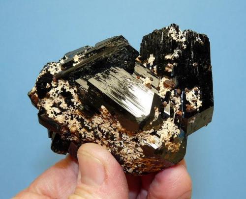 Schorl (variety - Foitite)
Erongo mountains; Namibia
84 x 56 x 50 mm
Floater. (Author: Pierre Joubert)