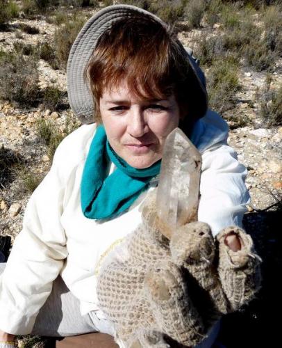 Riana with a nice crystal. (Author: Pierre Joubert)