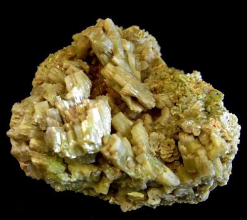 Pyromorphite
Santa Eufemia - Córdoba -  Andalusia - Spain
6,2x5,5cm
Main crystal; 1,4 cm. (Author: DAni)