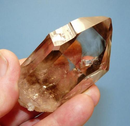 Smoky quartz
Brandberg, Namibia
76 x 38 x 35 mm
Same as above. (Author: Pierre Joubert)