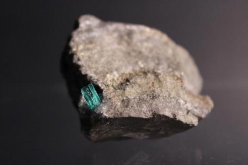 Beryl (var Emerald)
Chivor Mine, Guavio-Guateque District, Boyaca Department, Colombia
5.4 x 4.5 cm
Ex John Trimble (Author: Don Lum)