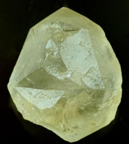 Calcite twin.
Hollandtwine Mine, Dirtlow Rake, Castleton, Derbyshire, England, UK.
26 mm. (Author: Ru Smith)