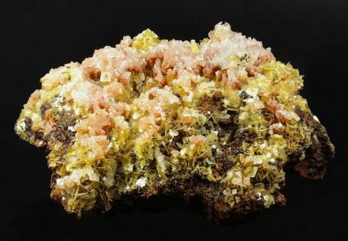 Wulfenite with Calcite
Defiance Mine, Turquoise District, near Gleeson, Cochise County, Arizona, USA
150 x 108 x 52 mm (Author: GneissWare)