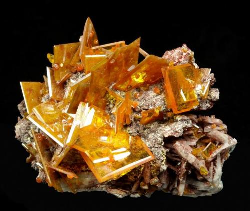 Wulfenite
Rowley Mine, Painted Rock District, Theba, Painted Rock Mts., Maricopa County, Arizona, USA
48 x 38 x 35 mm
up to 14 mm Wulfenites (Author: GneissWare)