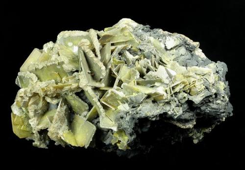 Wulfenite with Calcite
Glove Mine, Tyndall District, near Amado, Santa Cruz County, Arizona, USA
110 x 66 x 54 mm
with up to 23 mm Wulfenites (Author: GneissWare)
