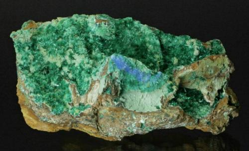 Brochantite and Cyanotrichite
Grand View Mine, Horseshoe Mesa, Grand Canyon, Coconino County, Arizona, USA
105 x 60 x 53 mm (Author: GneissWare)