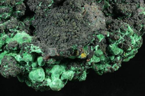 Cuprite and Malachite on Copper
Bisbee, Warren District, near Bisbee, Cochise County, Arizona, USA
23.8 x 19.1 x 15.3 cm
closeup (Author: GneissWare)