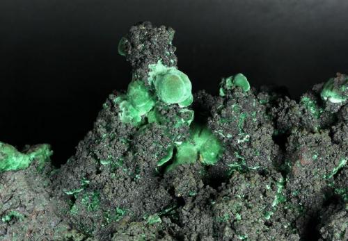 Cuprite and Malachite on Copper
Bisbee, Warren District, near Bisbee, Cochise County, Arizona, USA
23.8 x 19.1 x 15.3 cm
closeup (Author: GneissWare)