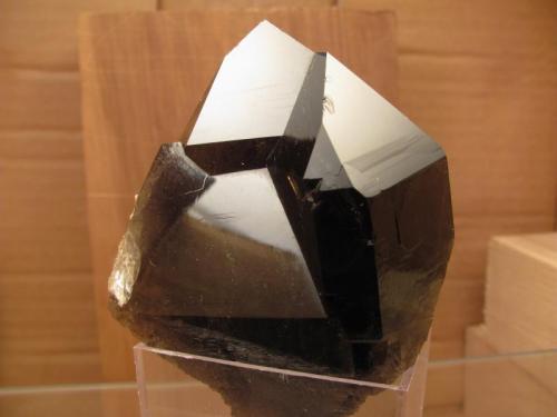 Smoky Quartz
Isle of Arran, Scotland, UK
67mm x 40mm x 38mm
Same specimen as above (Author: Mike Wood)