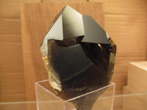 Smoky Quartz
Isle of Arran, Scotland, UK
67mm x 40mm x 38mm (Author: Mike Wood)