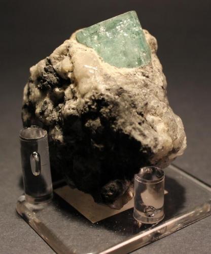 Beryl (var Emerald)
Colombia
5.7 x 4 cm (Author: Don Lum)