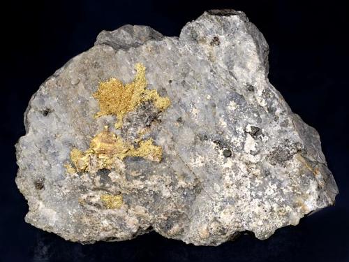 Gold
Baia de Aries (Offenbánya), Alba Co., Romania
8,5x6x2,5 cm
A large plate quite rich in crystallized Gold for the old locale. (Author: Simone Citon)