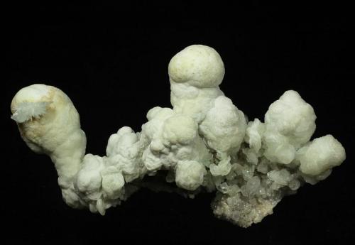 Aragonite with Calcite and Aurichalcite
Bisbee, Warren District, near Bisbee, Cochise County, Arizona, USA
156 x 80 mm (Author: GneissWare)