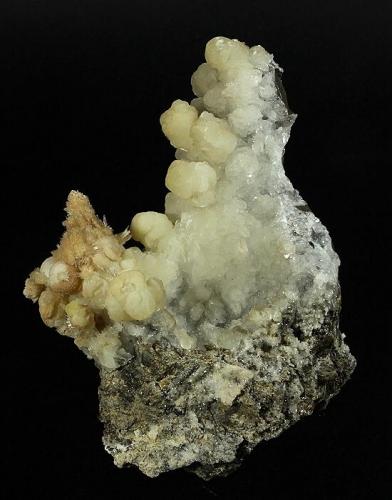 Aragonite
Bisbee, Warren District, near Bisbee, Cochise County, Arizona, USA
135 x 105 mm (Author: GneissWare)