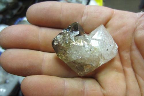 Quartz
Fonda, Mohawk County, New York, USA
6 cm.
A smokey and a cluttered partner. (Author: vic rzonca)