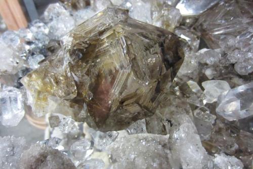 Quartz
Fonda, Mohawk County, New York, USA
Center crysal is @ 10 cm.
A pile of quartz (Author: vic rzonca)