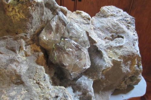 Large quartz in dolostone matrix
Fonda, Mohawk County, New York, USA
Compound crystal 21 cm. (Author: vic rzonca)