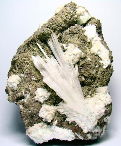 Escolecita
Mumbai, Maharashtra, India.
22x11 cm
Escolecita sobre matriz basáltica. Cristal de Escolecita de 12 cm. (Autor: D.N.S.Borràs)