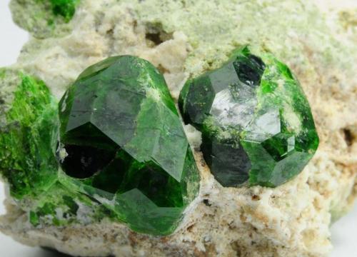 Andradite (var: Demantoid)
Belqeys Mountain (Kuh-e-Belgheys), Takab, West Azarbaijan Province, Iran
Larger crystal is 1.6 cm. The specimen is 5 cm in length. (Author: vhairap)